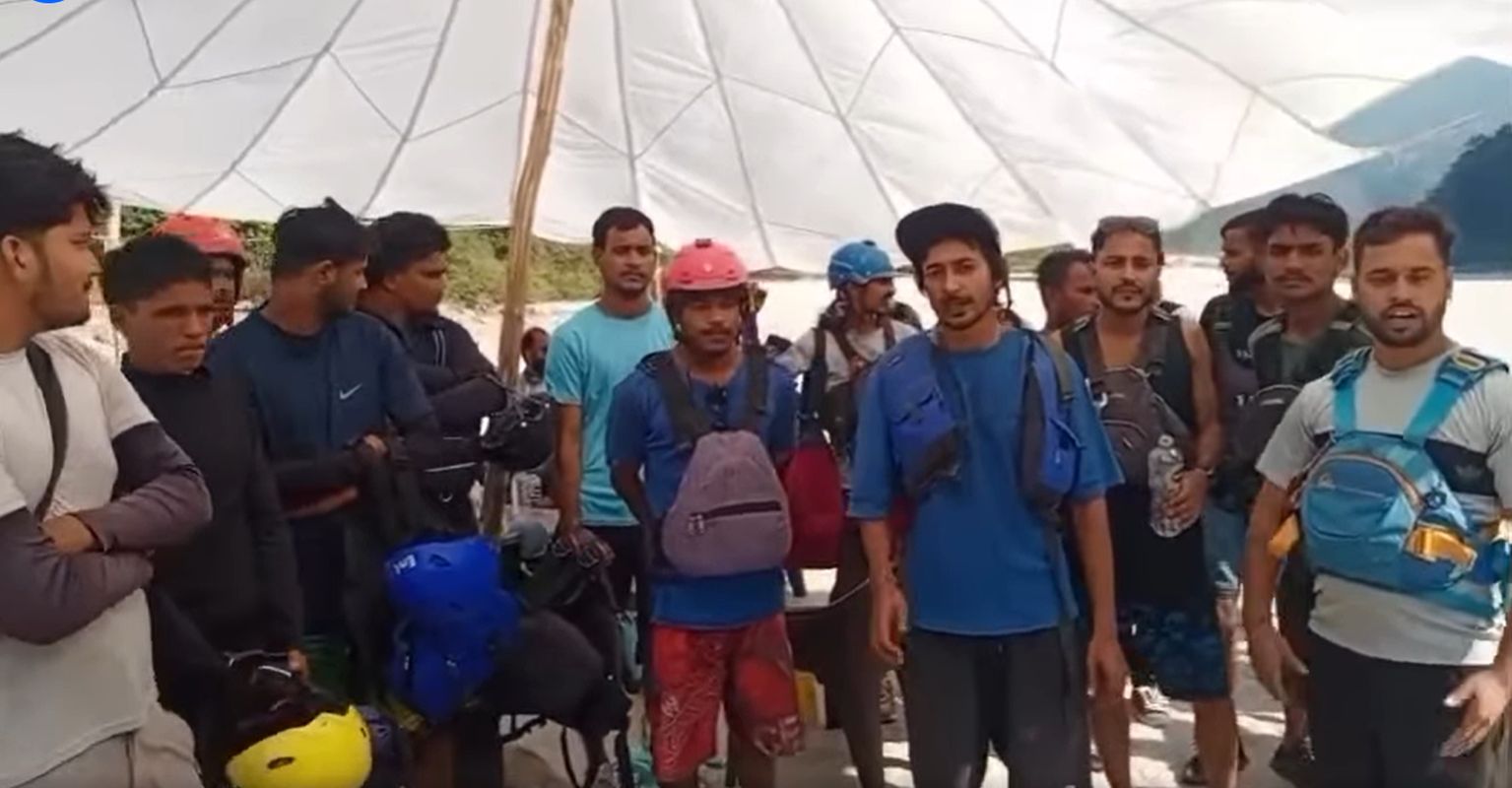 राफ्टिंग लाइसेंस प्रक्रिया पर सवाल, प्रशिक्षु गाइडों ने अनियमितताओं के लगाए आरोप 1 राफ्टिंग लाइसेंस, मुनिकीरेती समाचार, कौड़ियाल राफ्टिंग, पर्यटन विभाग, साहसिक पर्यटन विवाद