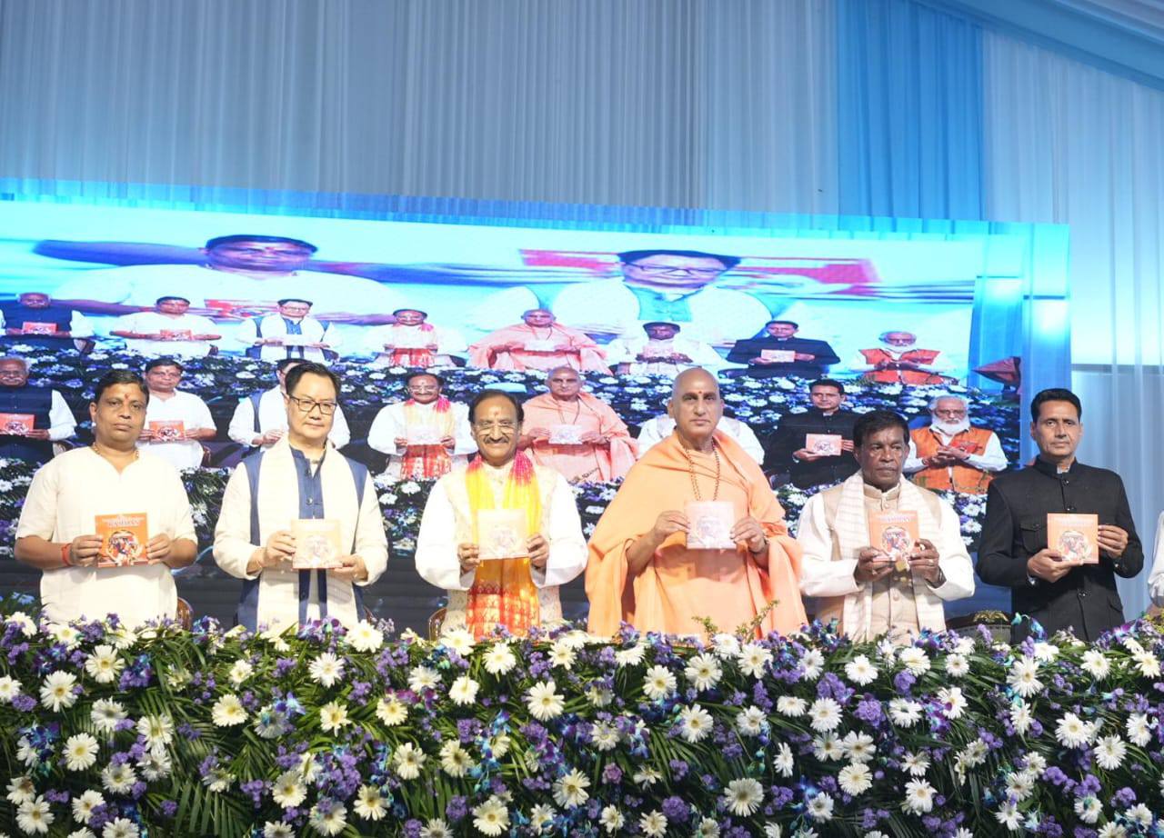 आचार्य अवधेशानंद गिरि और मॉरीशस के पूर्व राष्ट्रपति रूपन के सान्निध्य में हुआ महोत्सव का उद्घाटन