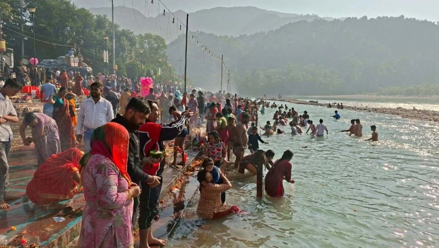 ऋषिकेश समाचार, गंगा स्नान, अमावस्या, त्रिवेणीघाट, धार्मिक कार्यक्रम, तीर्थनगरी ऋषिकेश