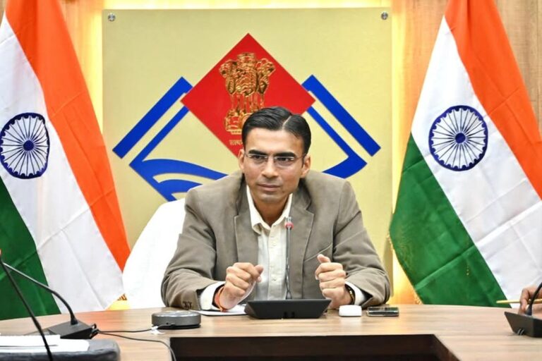 लाखामंडल में अवैध वसूली के आरोप, पटवारी जयलाल शर्मा निलंबित 4 लाखामंडल में अवैध वसूली का मामला | पटवारी निलंबित | Dehradun News