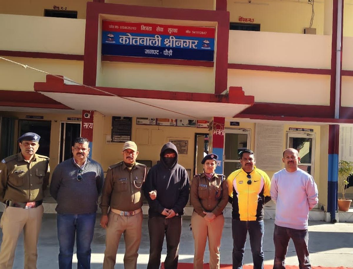 श्रीनगर में 08 ग्राम स्मैक के साथ युवक गिरफ्तार, पुलिस ने रामपुर से लाई खेप पकड़ी 1 स्मैक तस्करी, श्रीनगर पुलिस, पौड़ी न्यूज, एनडीपीएस एक्ट, नशा विरोधी अभियान