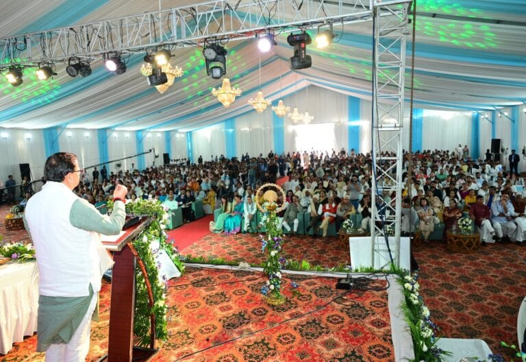 थानों के लेखक गांव में योग और आध्यात्म का संगम, सीएम धामी रहे मुख्य अतिथि