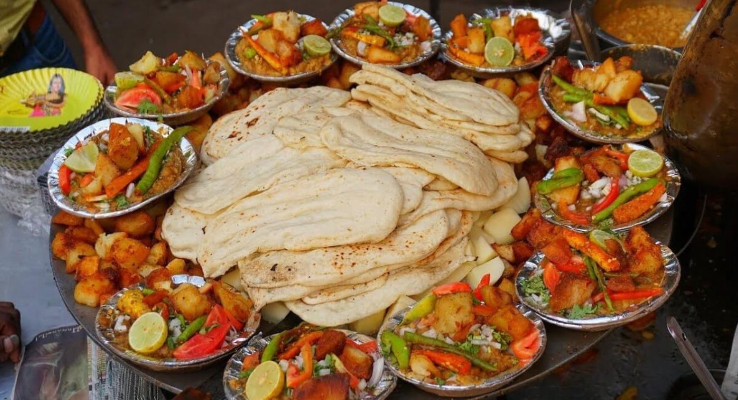 ऋषिकेश स्ट्रीट फूड गाइड: जहां स्वाद, परंपरा और सुगंध हर मोड़ पर आपका स्वागत करती है 1 ऋषिकेश स्ट्रीट फूड गाइड