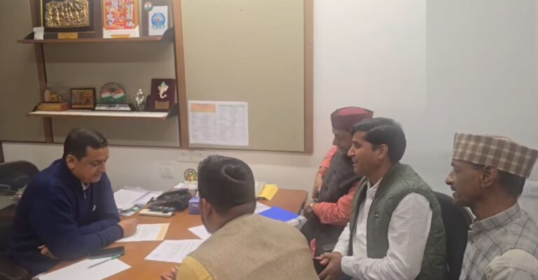 ऋषिकेश एआरटीओ में मैन्युअल फिटनेस शुरू करने की मांग, ट्रांसपोर्टरों ने सांसद अनिल बलूनी को सौंपा ज्ञापन 6 ऋषिकेश एआरटीओ में मैन्युअल फिटनेस शुरू करने की मांग