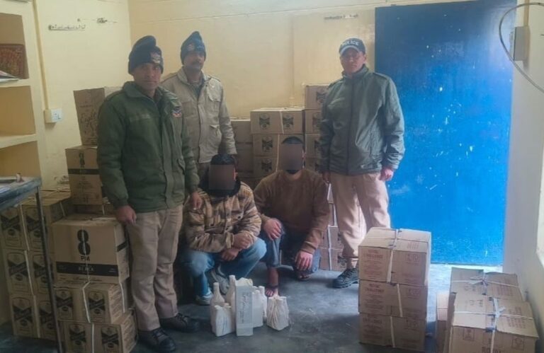 रुद्रप्रयाग: सघन चेकिंग में पुलिस ने पकड़ी 57 पेटी अवैध शराब, दो युवक गिरफ्तार 6 महिंद्रा जाइलो से मिली बड़ी मात्रा में अवैध शराब