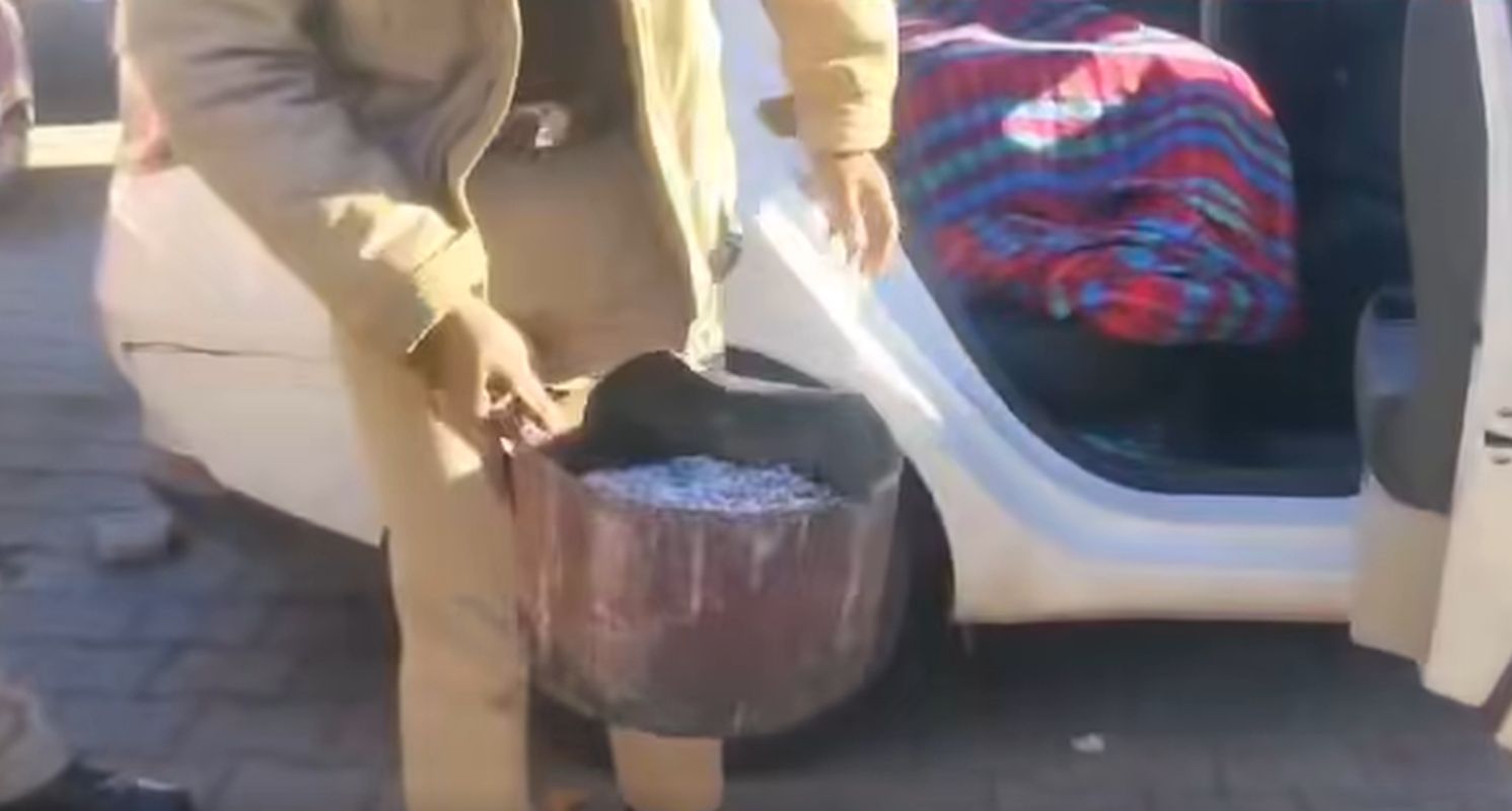 नैनीताल में कार के भीतर अंगीठी जलाकर सोना पड़ा भारी, टैक्सी चालक की मौत 1 सर्दी से बचाव बना जानलेवा, नैनीताल में कार चालक की अंगीठी गैस से मौत