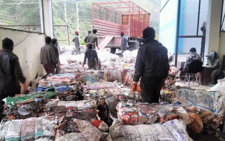 बदरीनाथ, चमोली समाचार, सफाई अभियान, कचरा निस्तारण, नगर पंचायत बदरीनाथ, ईको पर्यटक शुल्क, बदरीनाथ धाम यात्रा