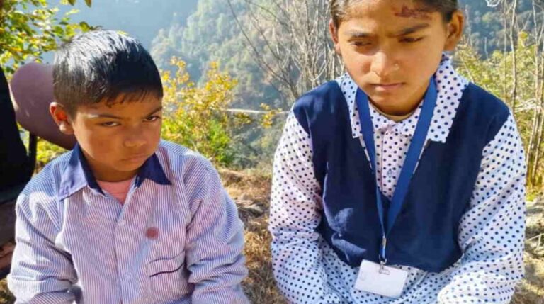 चमोली समाचार, भालू हमला, स्कूल परिसर, छात्रा की बहादुरी, वन्यजीव खतरा