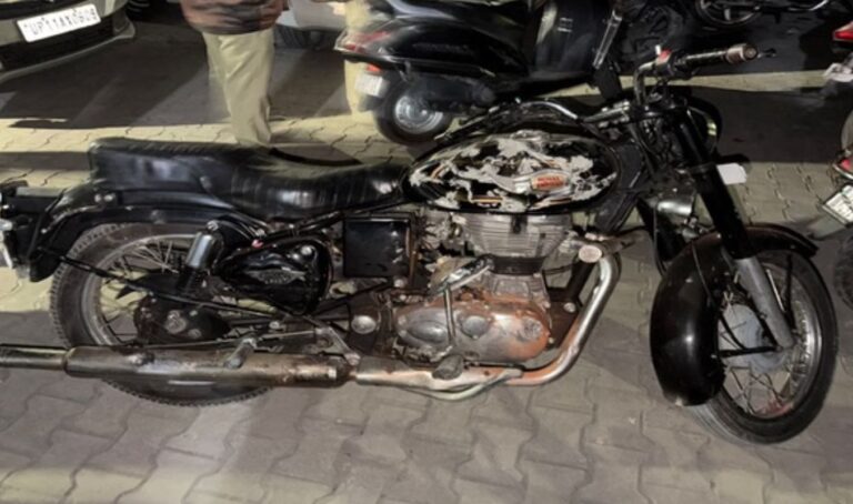 बुलेट साइलेंसर की तेज धमाके जैसी आवाज से बढ़ा तनाव, देर रात दो समूहों में झगड़ा 2 bullet