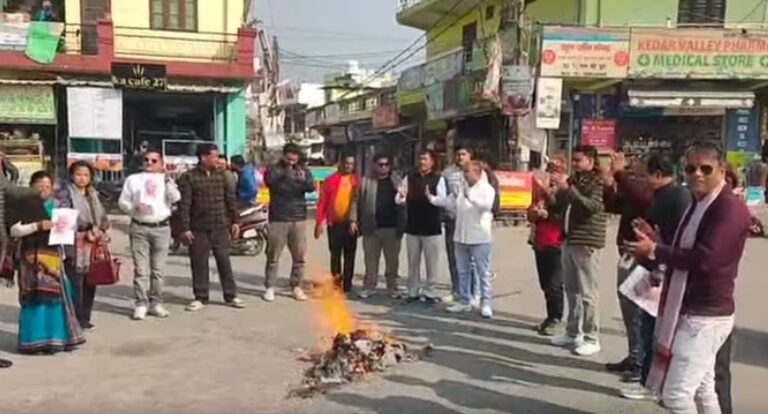 मनरेगा नाम बदलने के विरोध में ऋषिकेश में कांग्रेस का प्रदर्शन, केंद्र पर साधा निशाना 4 मनरेगा नाम बदलने के विरोध में ऋषिकेश में कांग्रेस का प्रदर्शन