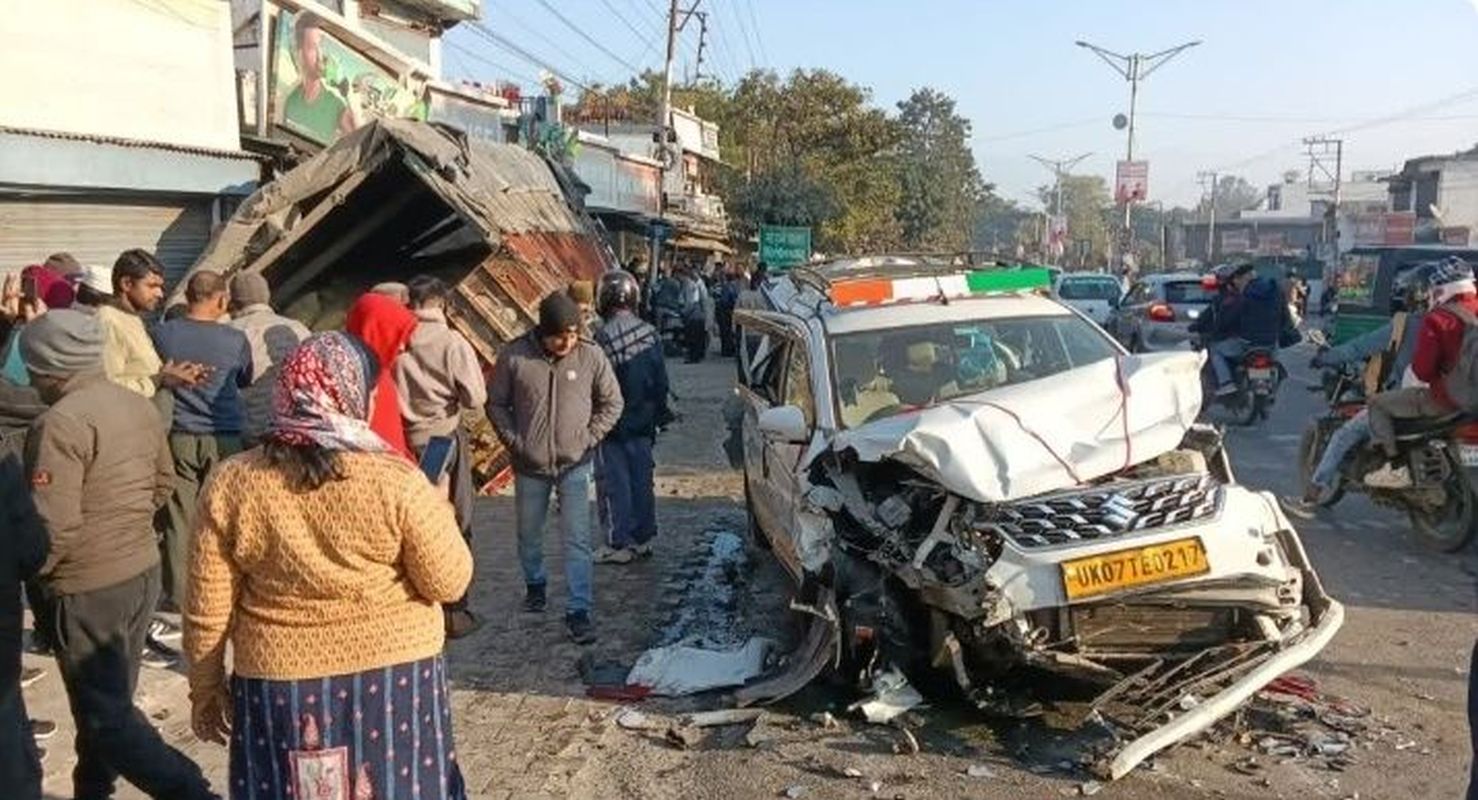 तेज रफ़्तार ट्रक ने छह वाहनों को रौंदा, नींद का झोंका बना हादसे की वजह 1 देहरादून हादसा, मोहब्बेवाला एक्सीडेंट, Uttarakhand Traffic News, Dehradun Expressway Entry, Road Accident Dehradun