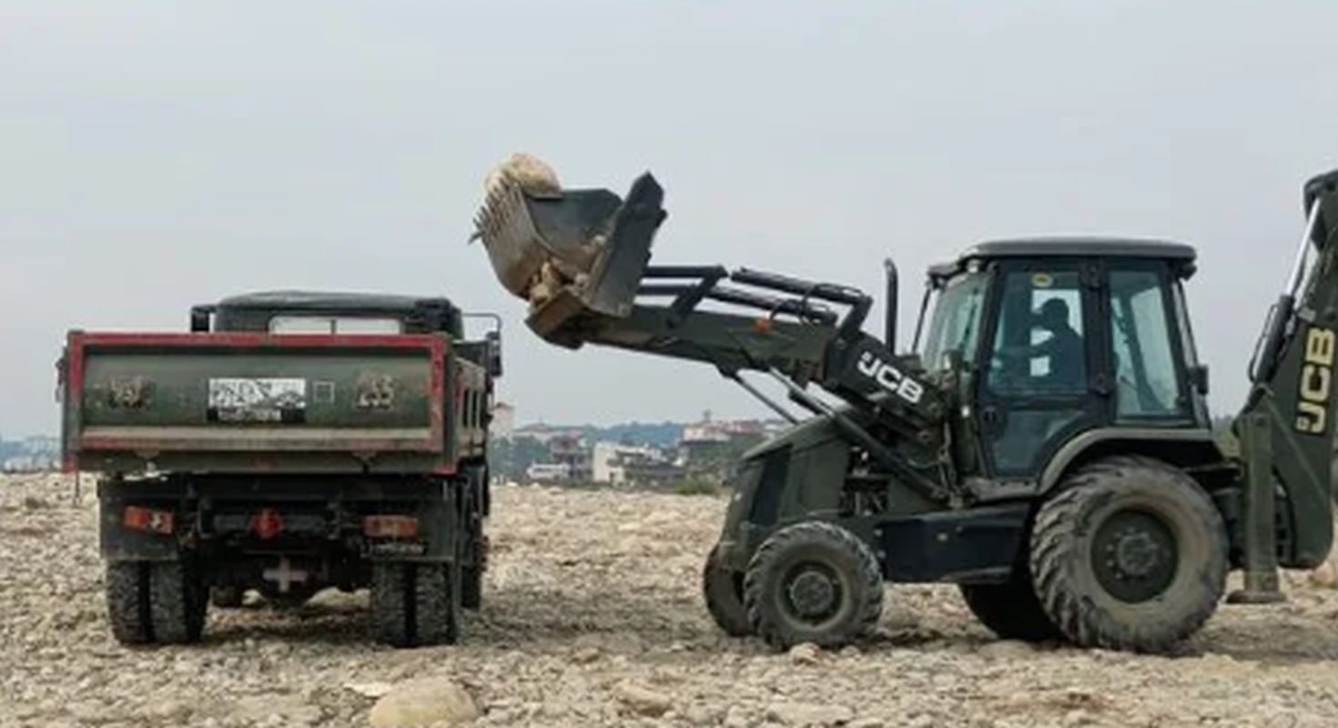 देहरादून में बड़ा खतरा टला! टौंस नदी का रुख मोड़कर सेना ने बचाई कॉलोनी