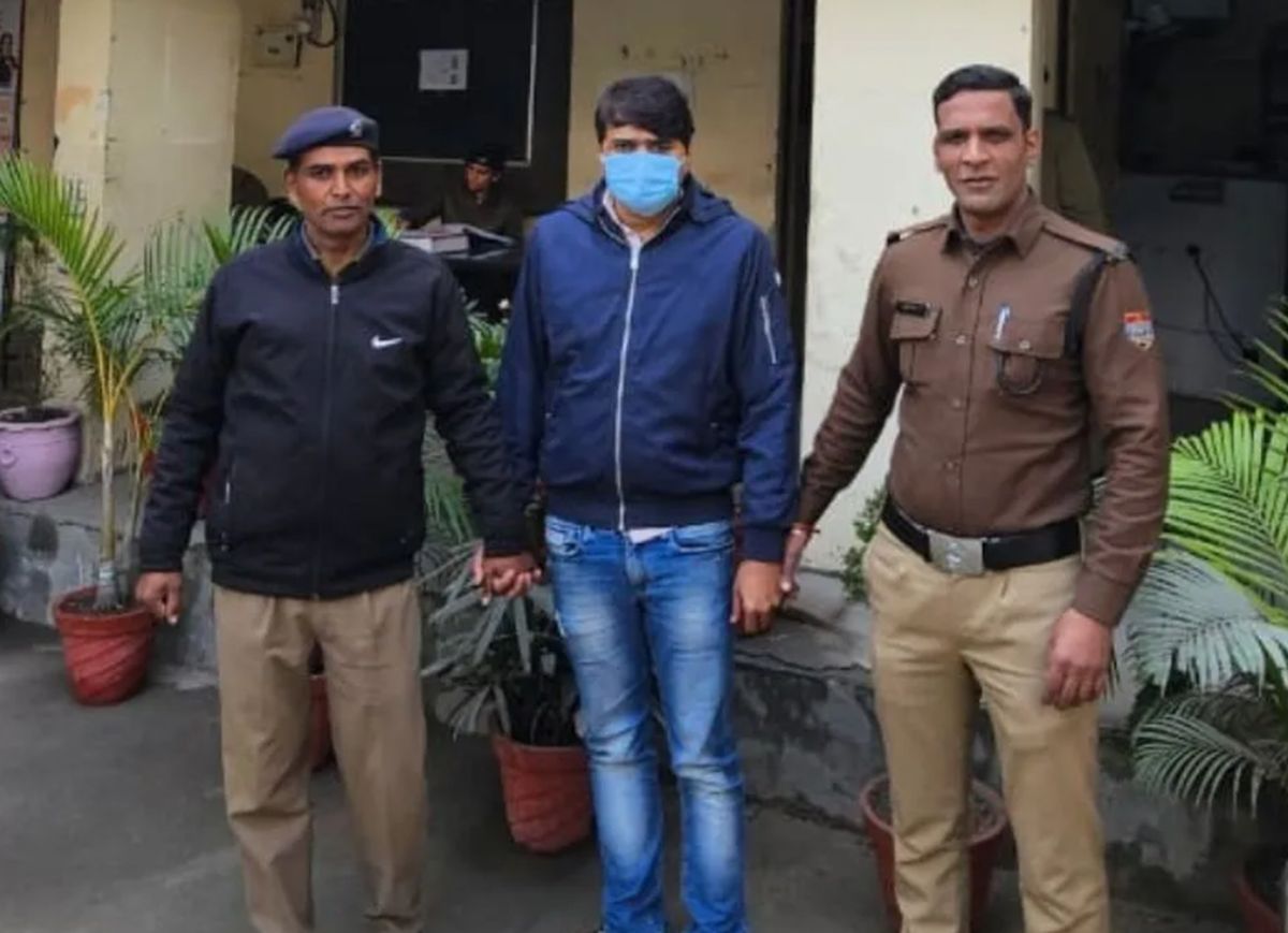 देहरादून में परीक्षा साल्वर गिरफ्तार, नौकरी लगवाने के बदले लेता था लाखों 1 देहरादून में परीक्षा साल्वर गिरफ्तार | नौकरी दिलाने के बदले लाखों की वसूली
