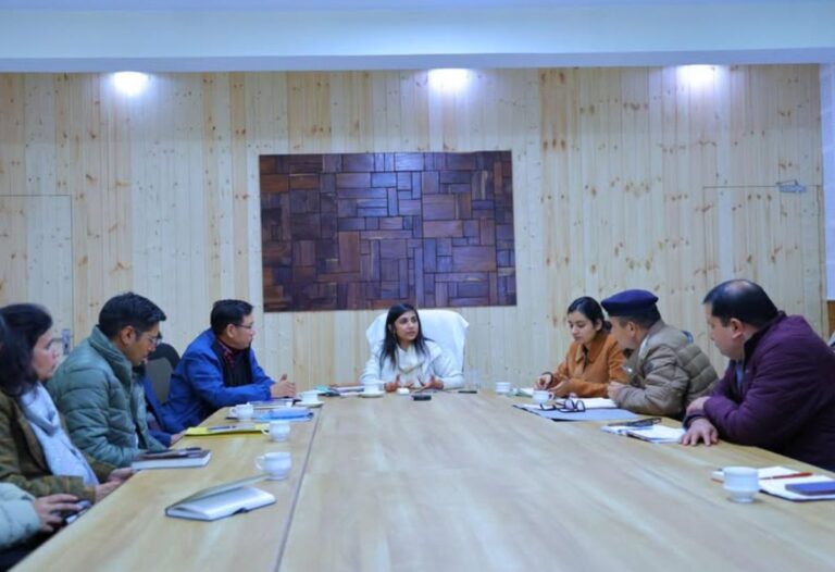 पौड़ी में नेटवर्क समस्या पर जिलाधिकारी की बैठक