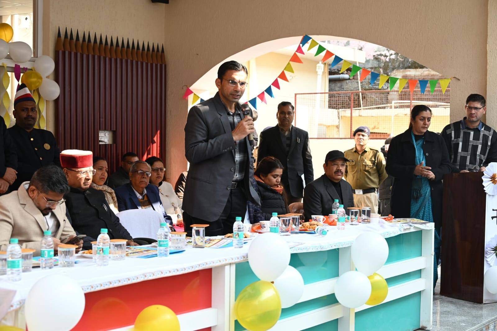 भिक्षावृत्ति से रेस्क्यू किए गए 27 बच्चों का स्कूलों में दाखिला, डीएम सविन बंसल बोले—पढ़ाई सर्वोपरि 1 देहरादून समाचार, बाल भिक्षावृत्ति, बाल श्रम, बच्चों का पुनर्वास, शिक्षा अभियान