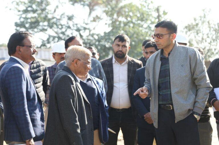 स्मार्ट सिटी ग्रीन बिल्डिंग प्रोजेक्ट का निरीक्षण, डीएम ने तेज करने के दिए निर्देश