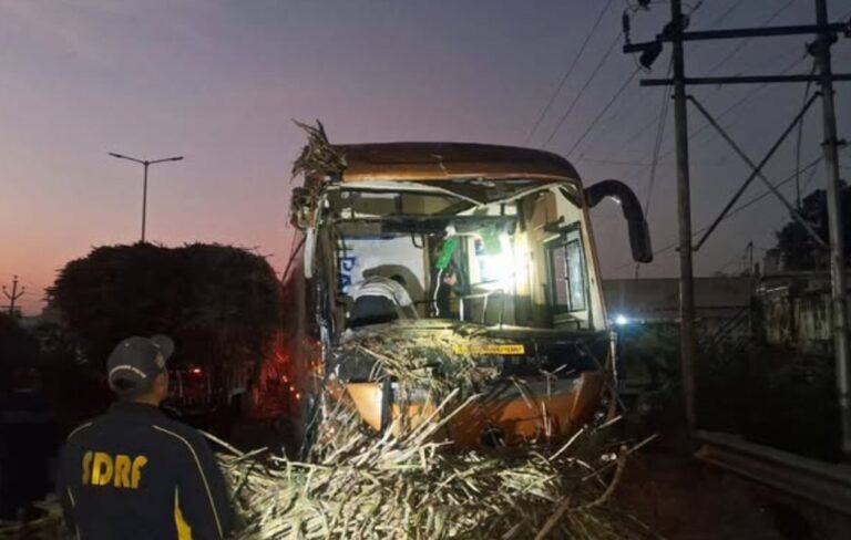 डोईवाला दुर्घटना, देहरादून समाचार, SDRF रेस्क्यू, गन्ना ट्रॉली हादसा, सड़क सुरक्षा, नुन्नावाला हादसा