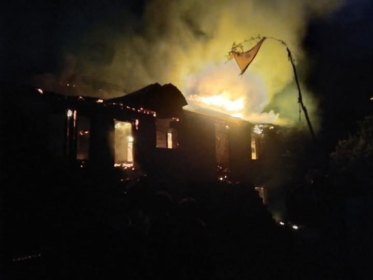 पिथौरागढ़ धुरौली गांव में भीषण आग