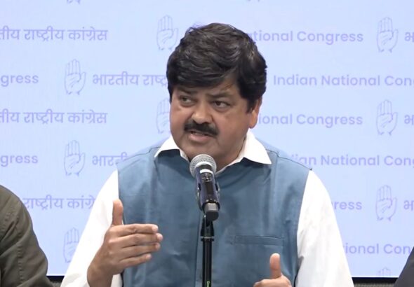 गैस की किल्लत पर कांग्रेस ने सरकार को घेरा, भाजपा ने कहा—भ्रम फैला रहा विपक्ष