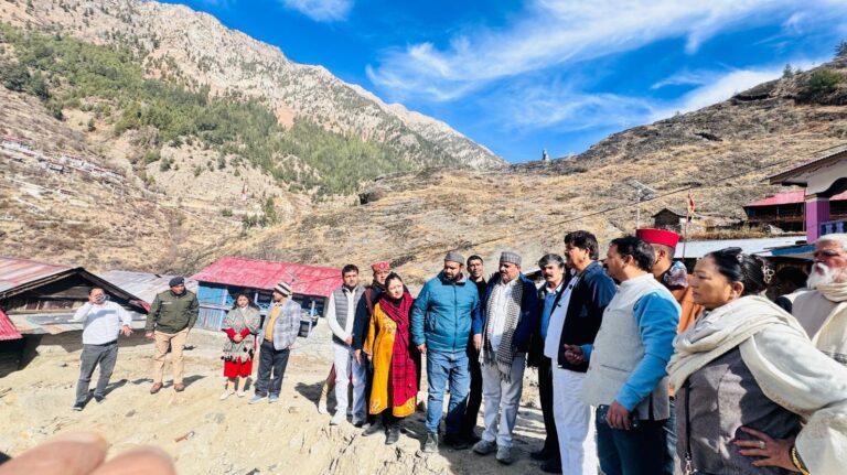 धराली पहुंचे कांग्रेस प्रतिनिधिमंडल, गणेश गोदियाल ने इंटरनेट बंद करने का आरोप लगाया 8 धराली आपदा, उत्तराखंड राजनीति, कांग्रेस प्रतिनिधिमंडल, Ganesh Godiyal, Disaster Relief Uttarakhand