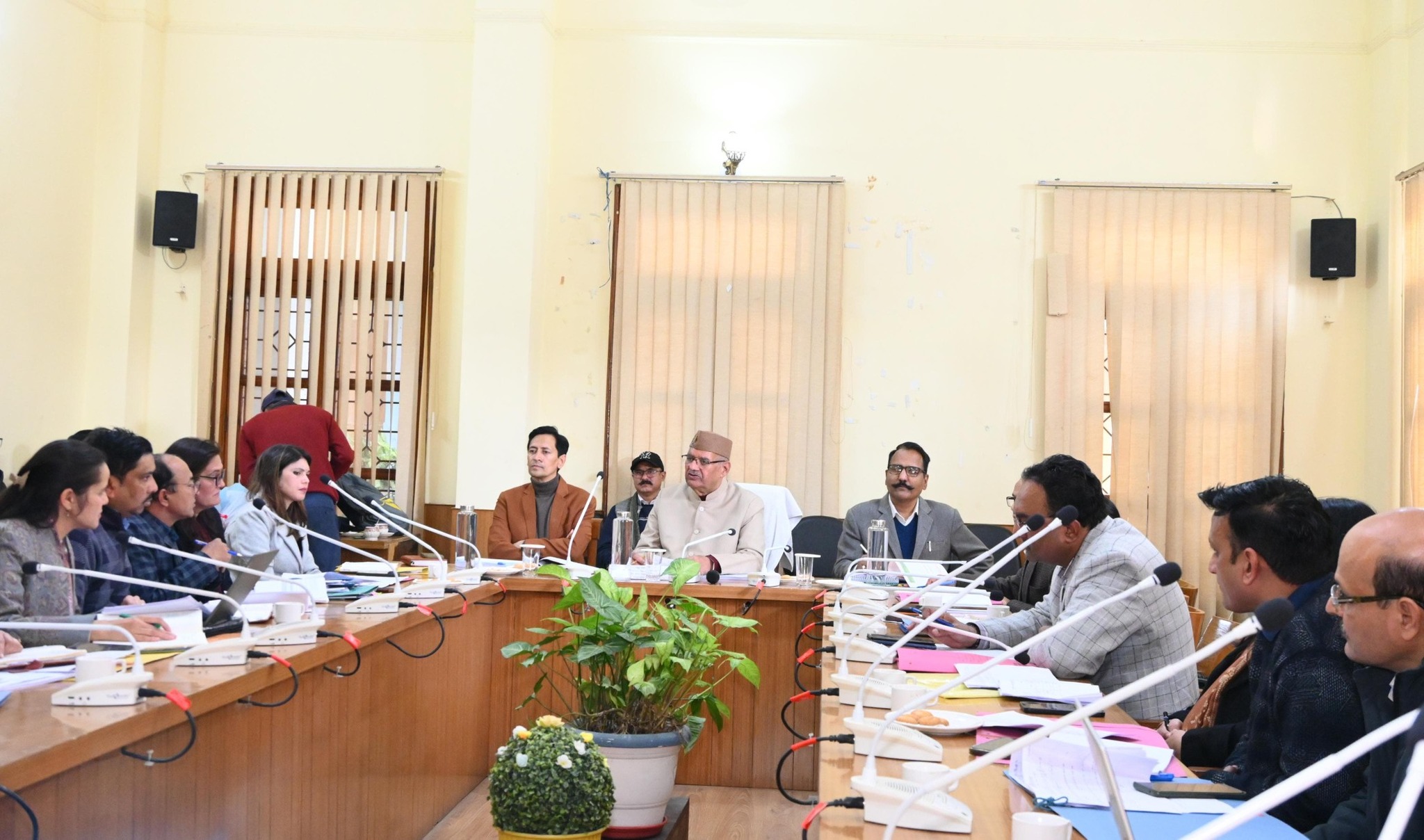 कृषि मंत्री की कड़ी समीक्षा: कीवी–एप्पल मिशन से लेकर पीएम किसान योजना तक दिए निर्देश