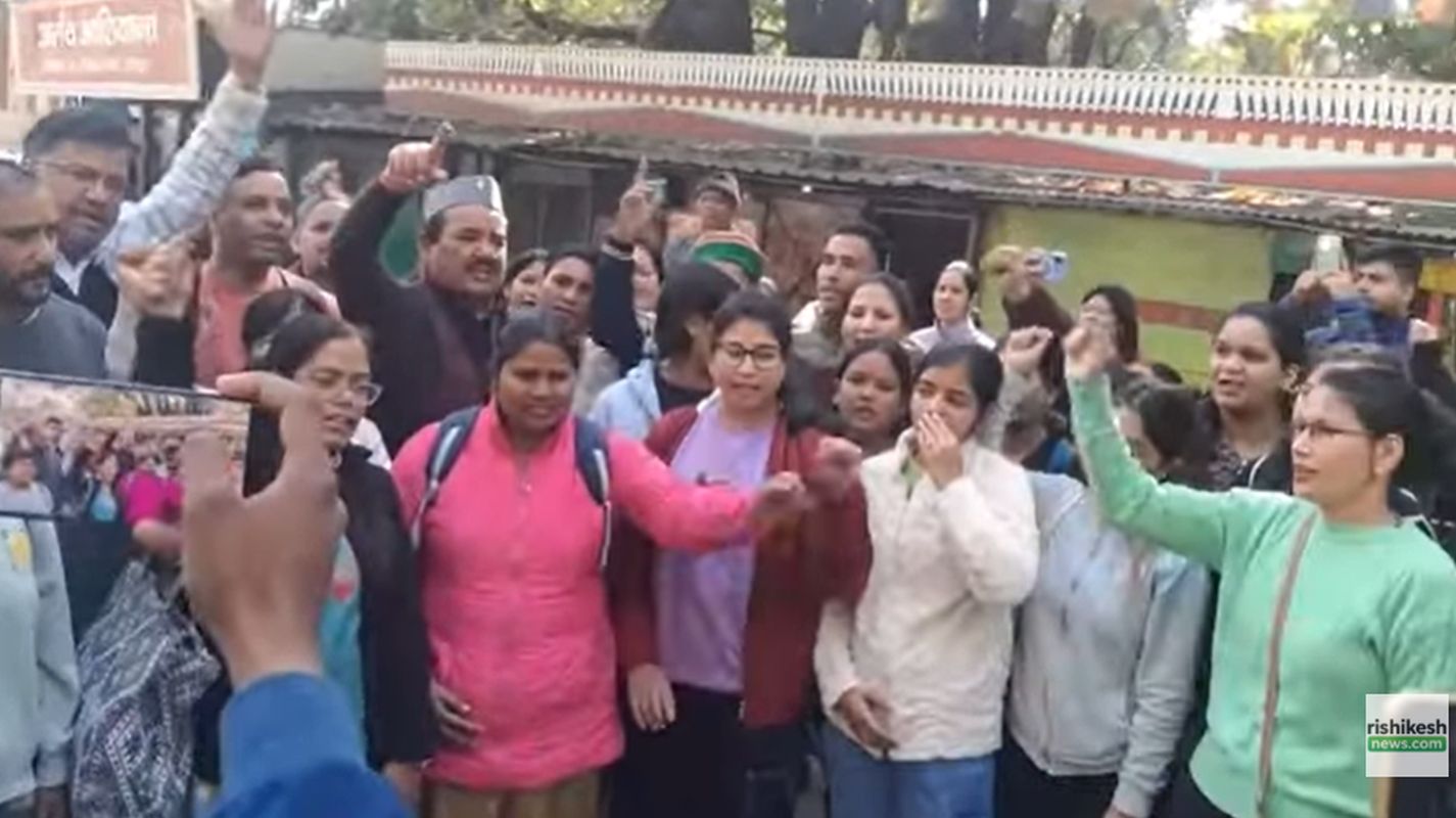 नर्सिंग भर्ती उत्तराखंड, देहरादून धरना, Harak Singh Rawat, Nursing Ekta Manch, Uttarakhand Protest