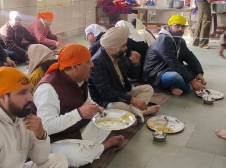 टिप्पणी विवाद के बाद हरक सिंह रावत ने पांवटा साहिब जाकर मांगी माफी, सिख समाज में नाराज़गी 12 सिख वकील पर टिप्पणी विवाद | हरक सिंह रावत ने पांवटा साहिब गुरुद्वारे में मांगी माफी | देहरादून अपडेट