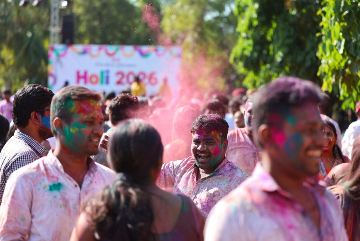 होली 2026: कब है होली? होलिका दहन की सही तिथि और शुभ समय 1 होली 2026