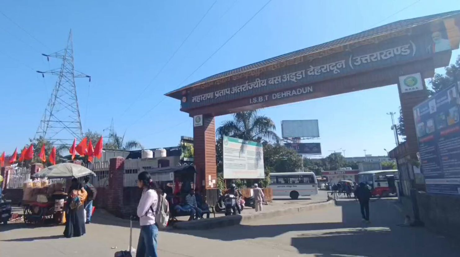 देहरादून आईएसबीटी की व्यवस्थाओं में बड़ा सुधार, मुख्यमंत्री निरीक्षण का असर 1 देहरादून आईएसबीटी, उत्तराखंड बस अड्डा, मुख्यमंत्री धामी निरीक्षण, ISBT सफाई व्यवस्था, Uttarakhand News