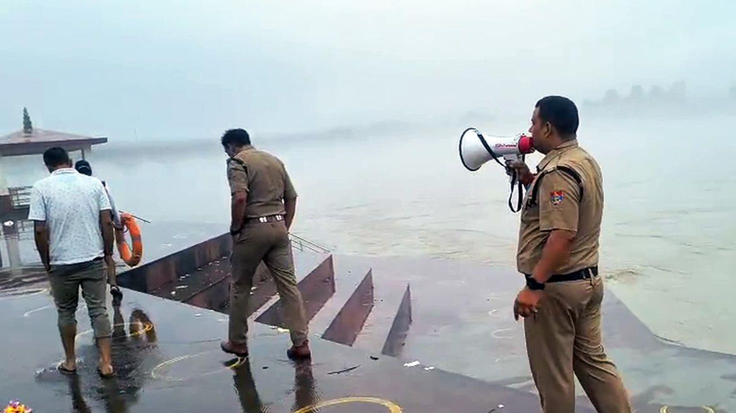 हरिद्वार में गंगा से महिला का शव बरामद, कनखल थाना क्षेत्र में मची सनसनी 1 कनखल थाना क्षेत्र में गंगा से महिला का शव, पोस्टमार्टम के लिए भेजा गया