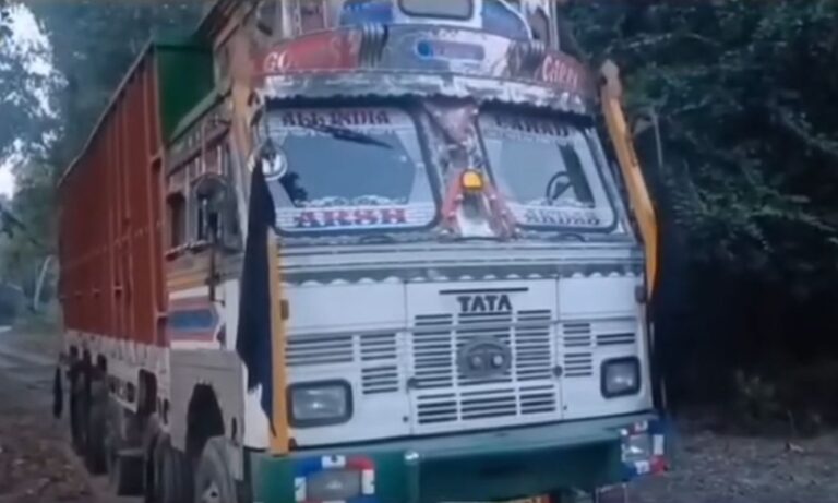 खैर तस्करों पर कार्रवाई