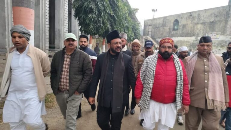 खटीमा जामा मस्जिद पहुंचे वक्फ बोर्ड अध्यक्ष, पारदर्शी प्रबंधन पर दिया जोर