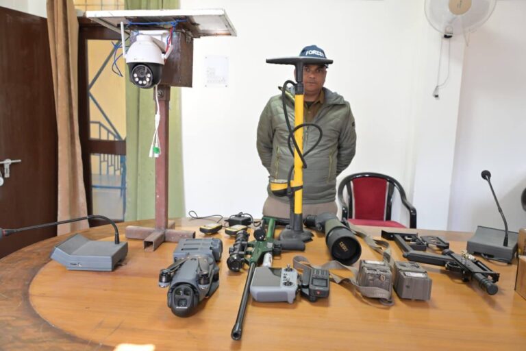 रुद्रप्रयाग में जंगली जानवरों के हमले रोकने के लिए 50 लाख स्वीकृत, आधुनिक उपकरण खरीद शुरू 7 मानव–वन्यजीव संघर्ष रोकने हेतु 50 लाख मंजूर, थर्मल ड्रोन और ट्रेंकुलाइज गन होंगे तैनात