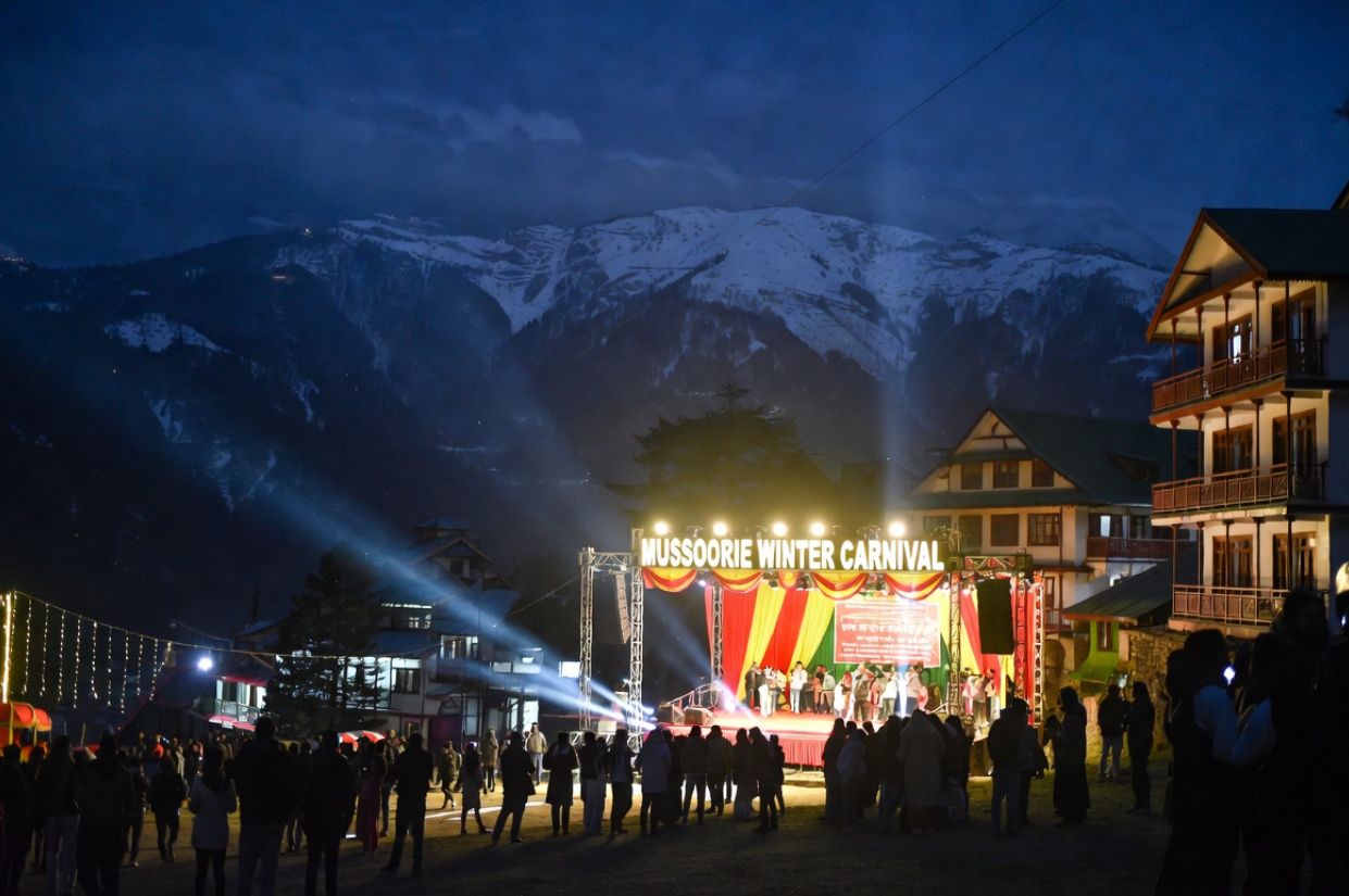 मसूरी दिसंबर में हाउसफुल | विंटर कार्निवाल + क्रिसमस + न्यू ईयर जश्न | बुकिंग, भीड़ और तैयारियां