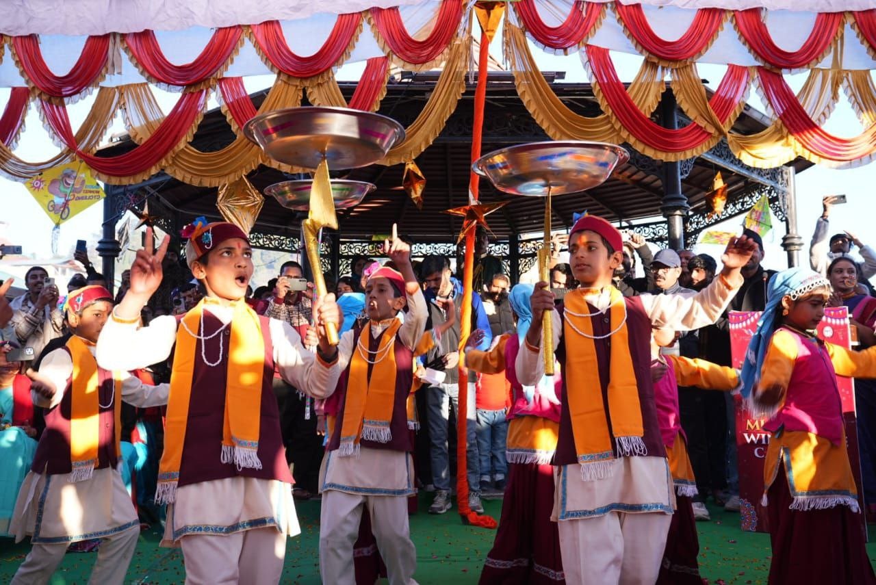 मसूरी विंटर लाइन कार्निवल की संगीतमय शाम, सूफी और पहाड़ी लोकगीतों का जादू 1 मसूरी विंटर लाइन कार्निवल | सूफी नाइट और पहाड़ी संगीत की शानदार शाम