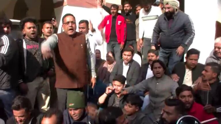 देहरादून नगर निगम में बड़ा विवाद | कांग्रेस पार्षद बनाम नगर आयुक्त | Latest Uttarakhand News