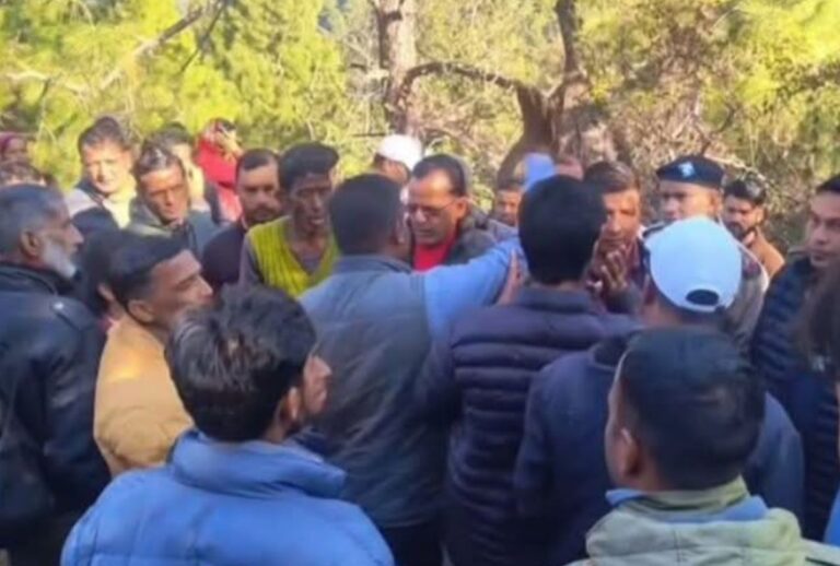 सत्यखाल में गुलदार का हमला, ग्रामीणों का हंगामा; DM–DFO को मौके पर बुलाने की मांग