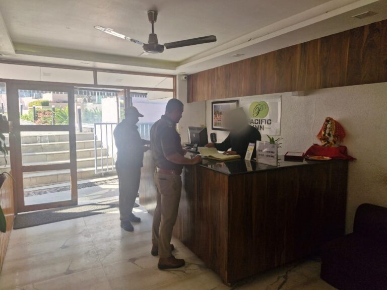 लक्ष्मणझूला क्षेत्र में पुलिस की सघन छापेमारी, स्टाफ व दस्तावेज़ जांच में कमियां उजागर