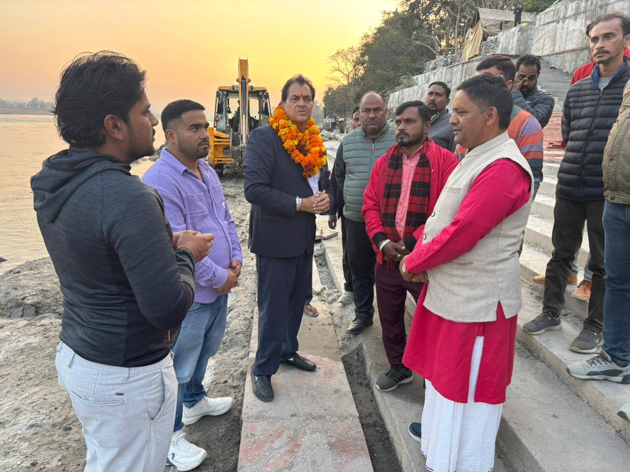 ऋषिकेश में घाट निर्माण का निरीक्षण, प्रेमचंद अग्रवाल ने गुणवत्ता सुनिश्चित करने के दिए निर्देश 1 ऋषिकेश के घाट विकास कार्यों का निरीक्षण, श्रद्धालुओं के लिए सुरक्षित और स्वच्छ तट बनाने पर जोर