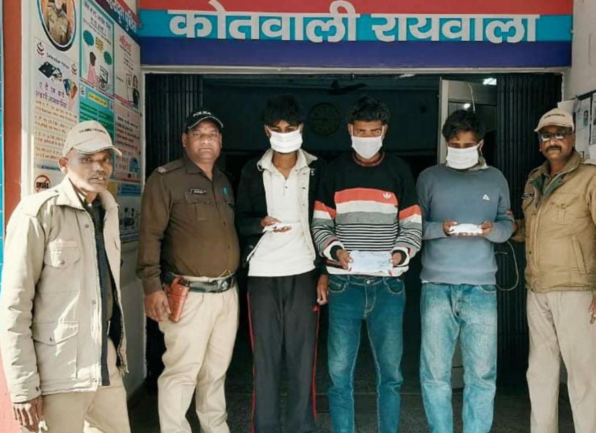 घरेलू सामान की डिलीवरी की आड़ में नशा तस्करी, तीन आरोपी गिरफ्तार 1 रायवाला में बड़ी कार्रवाई