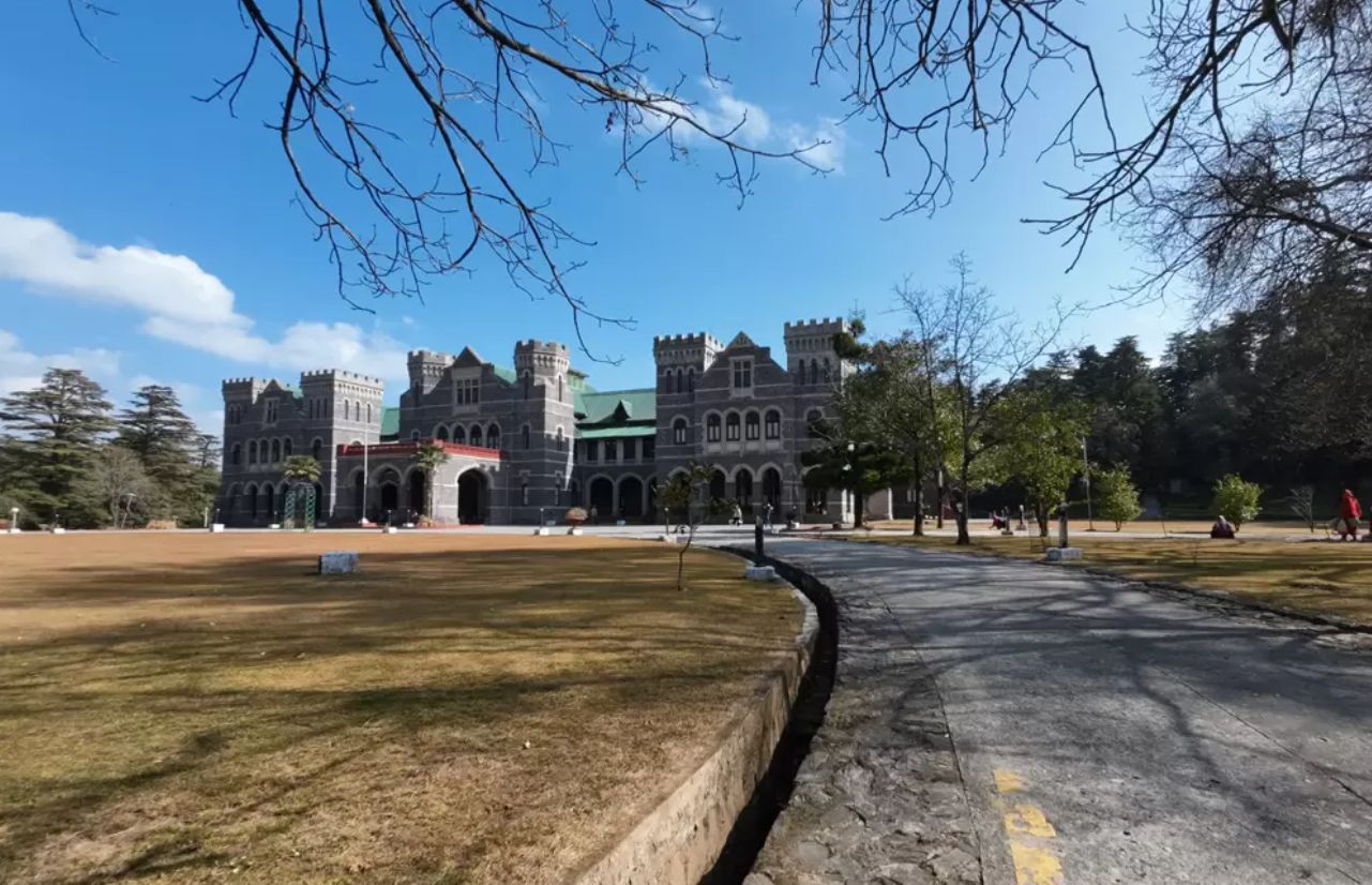 उत्तराखंड सरकार, राजभवन, लोक भवन, देहरादून, नैनीताल, इतिहास, प्रशासनिक निर्णय