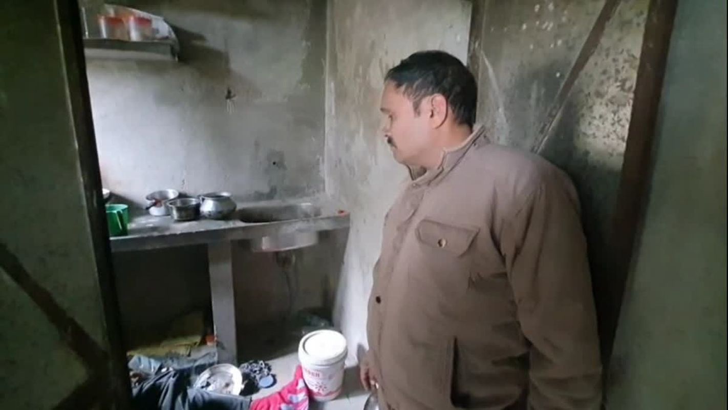 रामनगर में आग की चपेट में आने से मजदूर की मौत, इलाके में हड़कंप 1 रामनगर के पूछड़ी गांव में आग से मौत, फोरेंसिक टीम ने जुटाए साक्ष्य