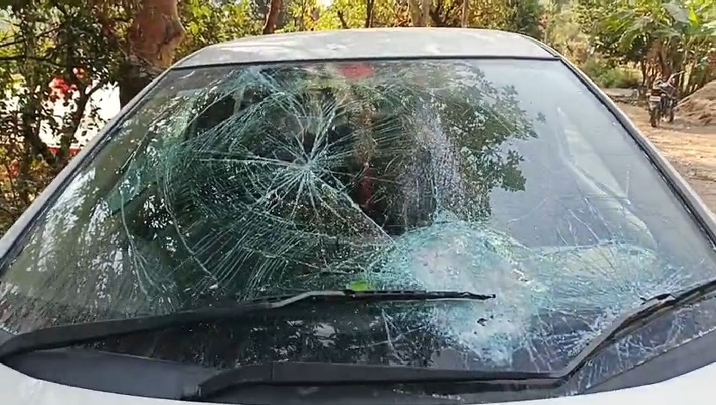 कोटाबाग क्षेत्र में खड़ी कार पर अज्ञात युवक की ताबड़तोड़ फायरिंग, ग्रामीणों में दहशत 1 कालाढूंगी थाना, कोटाबाग फायरिंग