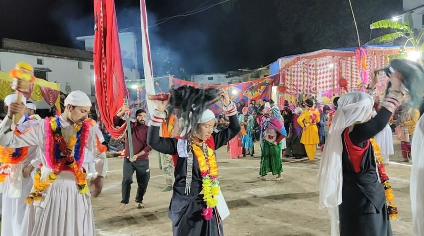 अलकनंदा घाटी में पांडव लीला शुरू, अस्त्र-शस्त्र आगमन से बढ़ा आकर्षण