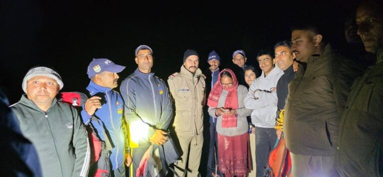 विकासनगर कटापत्थर में बड़ा हादसा टला, उफनती यमुना से पांच लोगों का रेस्क्यू 8 कटापत्थर में बड़ा हादसा टला | उफनती यमुना से 5 लोगों का रेस्क्यू