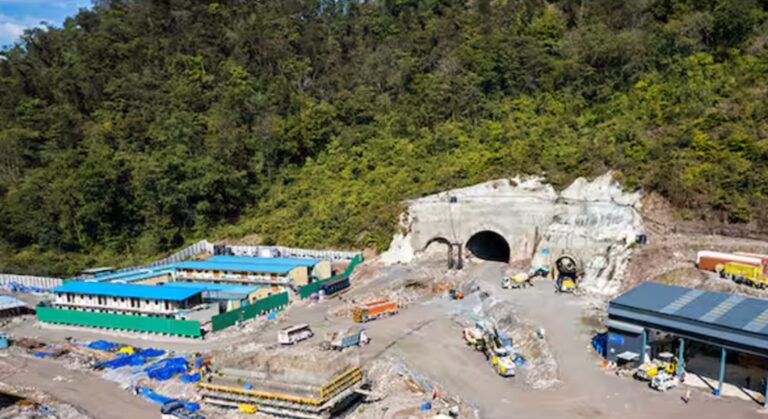 ऋषिकेश–कर्णप्रयाग रेल परियोजना में बड़ा प्लान, सुरंगें रोड टनल के रूप में भी होंगी इस्तेमाल 4 ऋषिकेश–कर्णप्रयाग रेल परियोजना में बड़ा बदलाव | सुरंगें बनेंगी रोड टनल