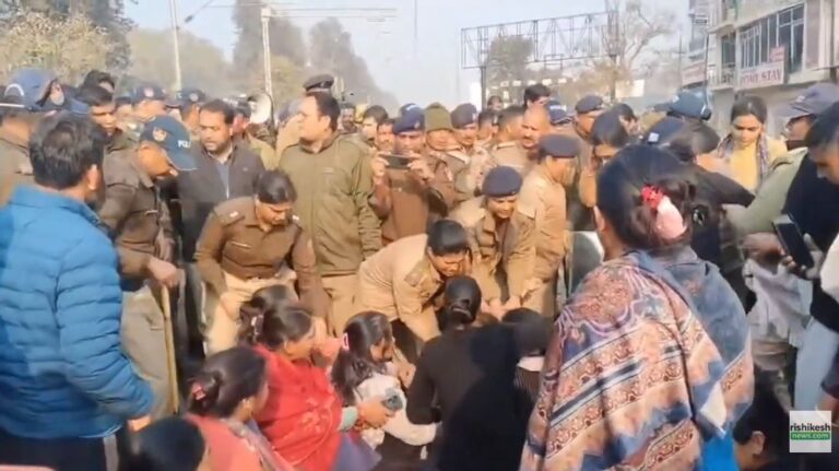 ऋषिकेश वन भूमि प्रकरण | मुकदमों के विरोध में ज्ञापन