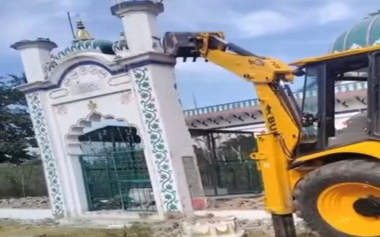 भगवानपुर, हरिद्वार समाचार, अतिक्रमण हटाओ अभियान, अवैध मजार, प्रशासनिक कार्रवाई, रुड़की