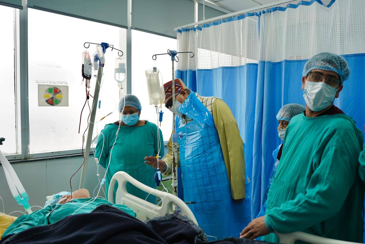 पौड़ी, गुलदार हमला, सतपाल महाराज, एम्स ऋषिकेश, वन्यजीव हमला, स्थानीय समाचार