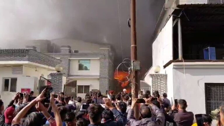 सेलाकुई औद्योगिक क्षेत्र की परफ्यूम फैक्ट्री में भीषण आग, लाखों का नुकसान 4 सेलाकुई फैक्ट्री में भीषण आग | परफ्यूम फैक्ट्री जलकर राख